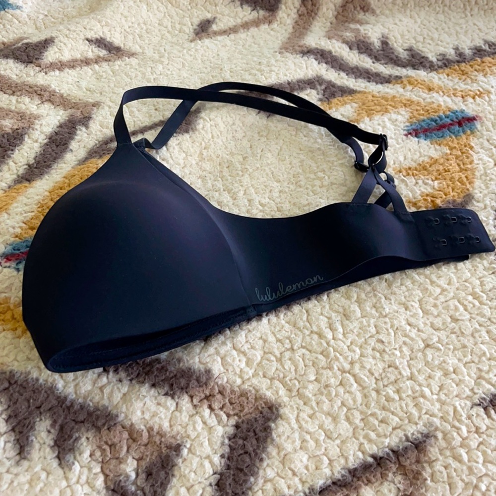Lululemon 32B hold true bra NWOT